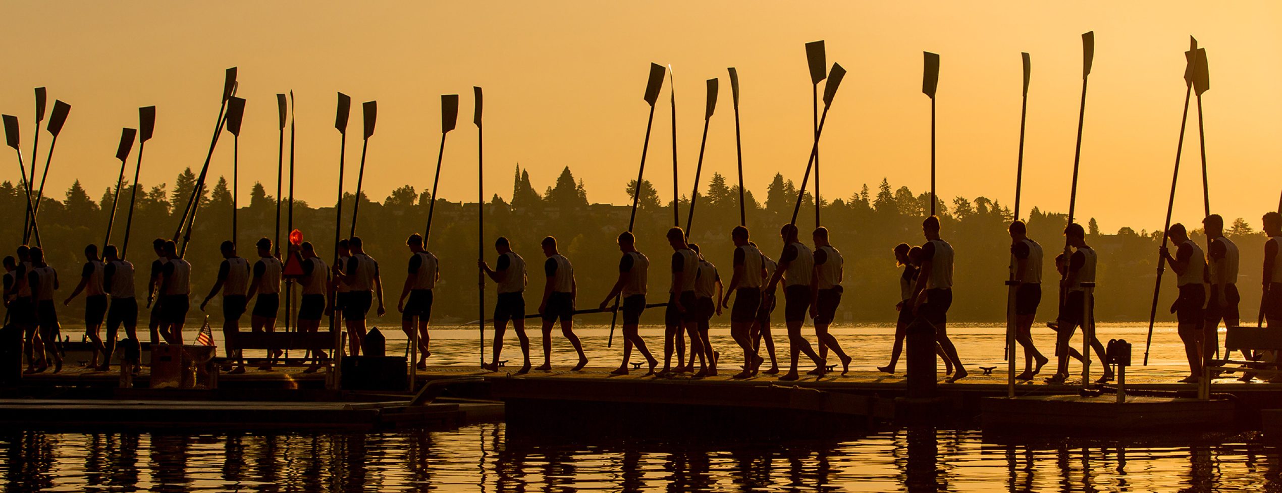2015-uw-mens-crew-sunrise-oars-short